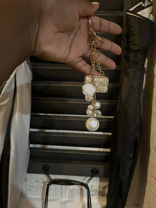 Luxe Pearl Keychain Purse - High-Quality, Compact & Chic (Best Seller)