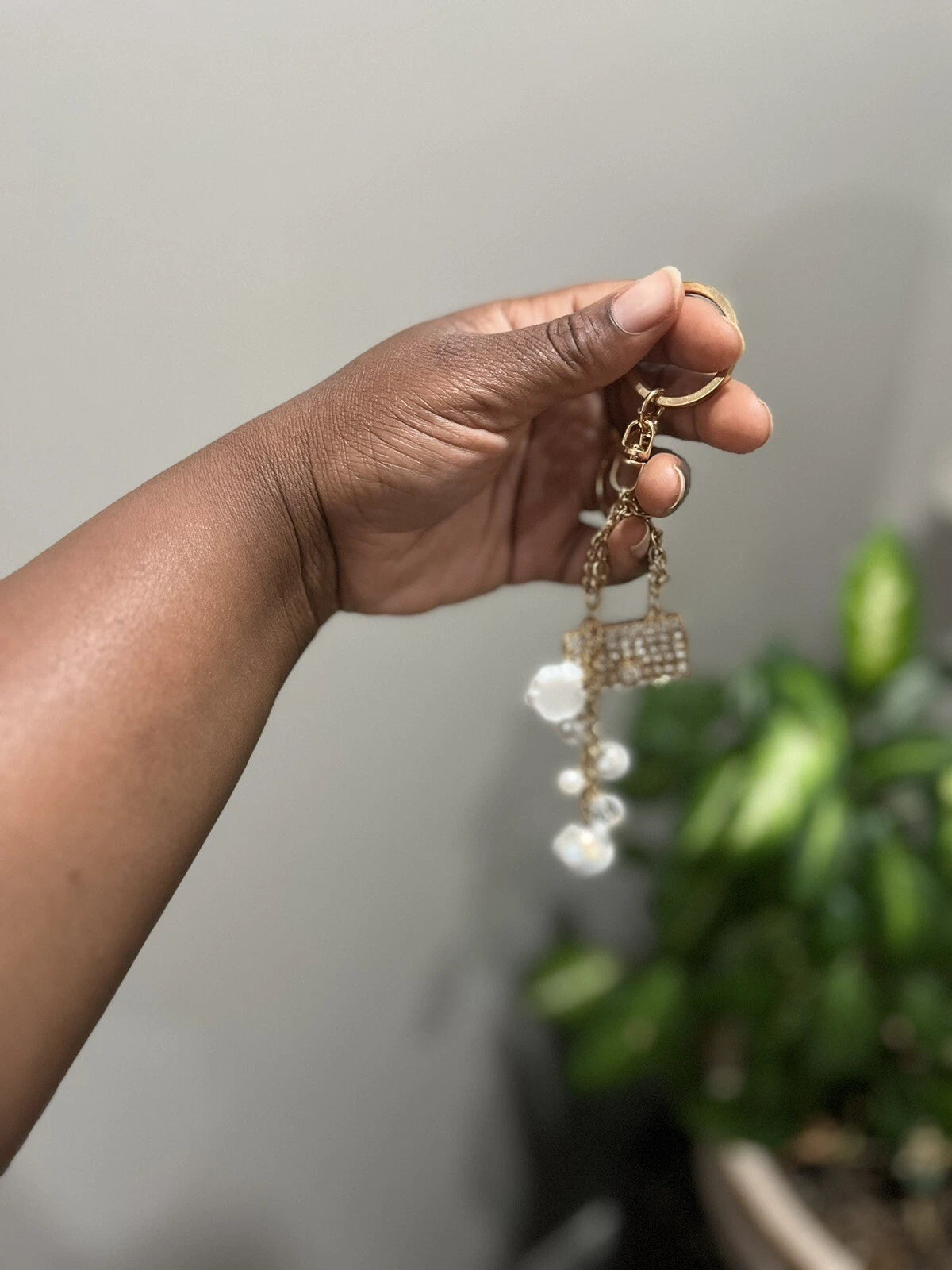 Luxe Pearl Keychain Purse - High-Quality, Compact & Chic (Best Seller)